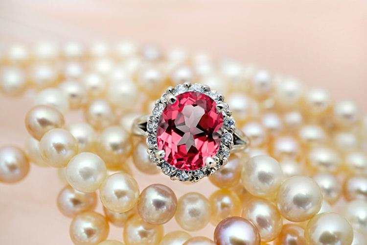 今日は宝石の記念日、「ジュエリーデー」です