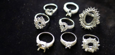 石だけの宝石に台座制作